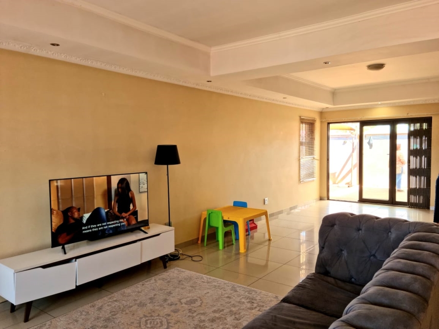 3 Bedroom Property for Sale in Tlhageng Northern Cape